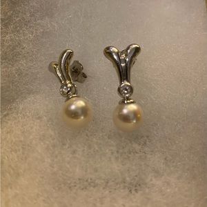 14kt white gold, cultured pearl and diamond earrings
